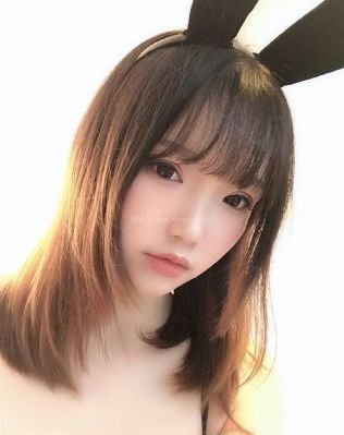老头把舌头伸进她腿间视频_1080P免费播放